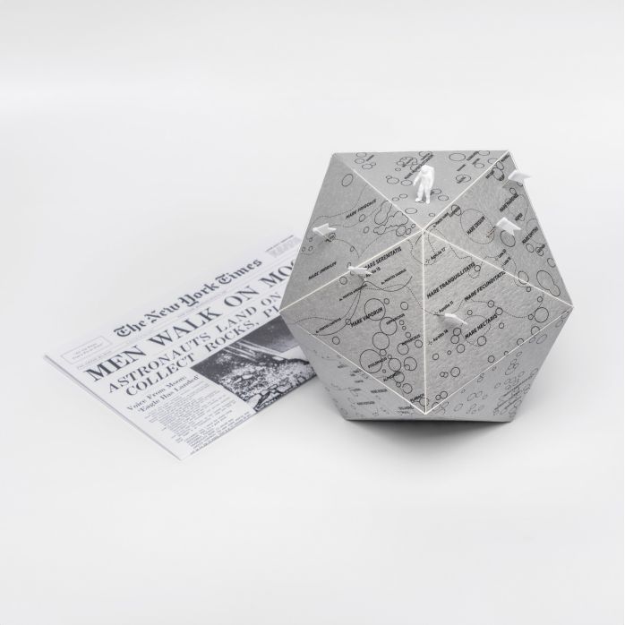 Globe à assembler cartonné - There The Moon Globe