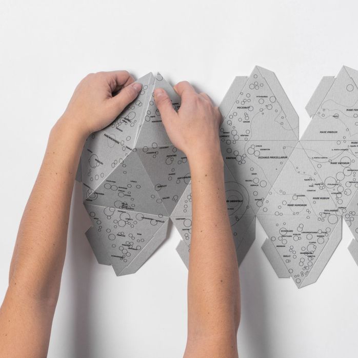 Globe à assembler cartonné - There The Moon Globe