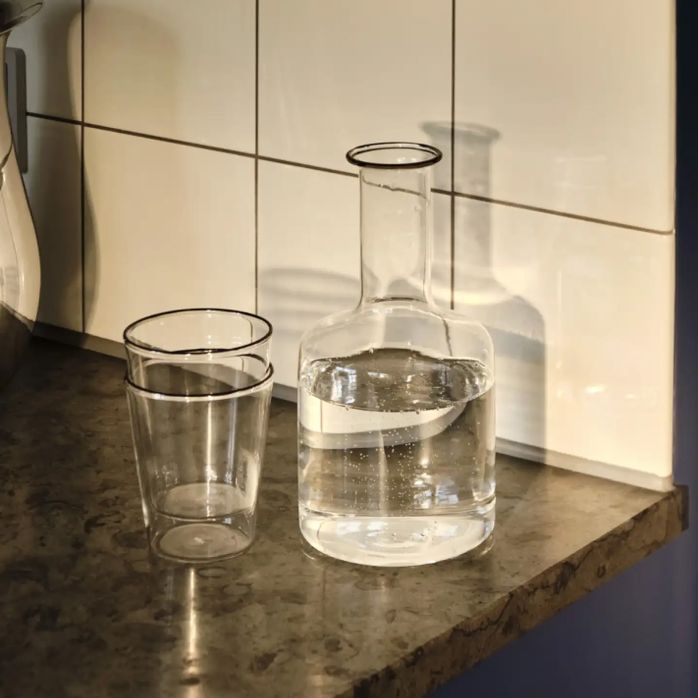 RIM Carafe incolore à bord noir