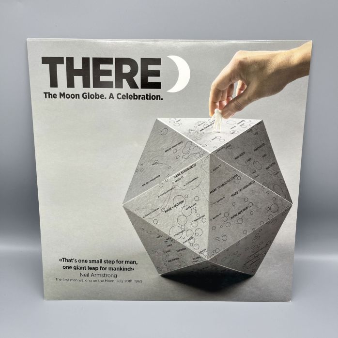 Globe à assembler cartonné - There The Moon Globe